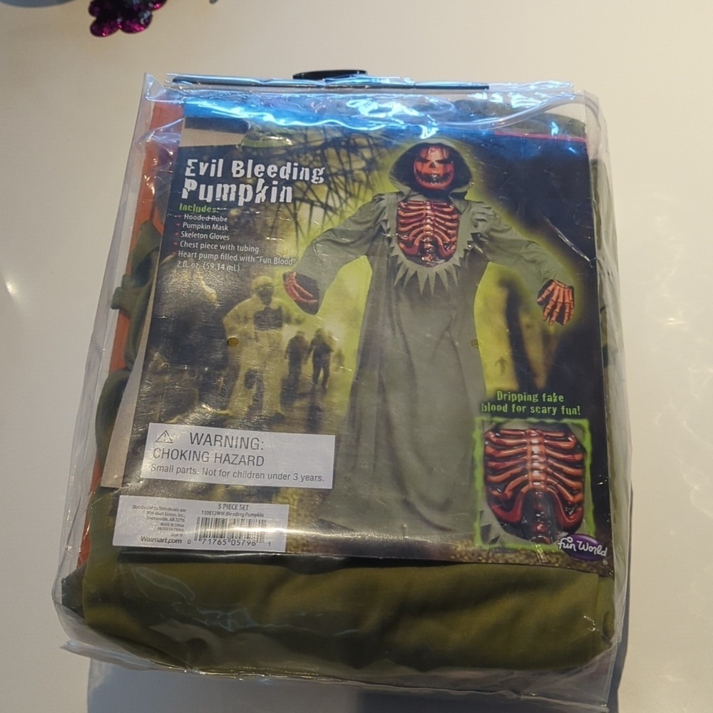 Evil Bleeding Pumpkin Kids Costume - NWT Size S 4-6 - Picture 2 of 8